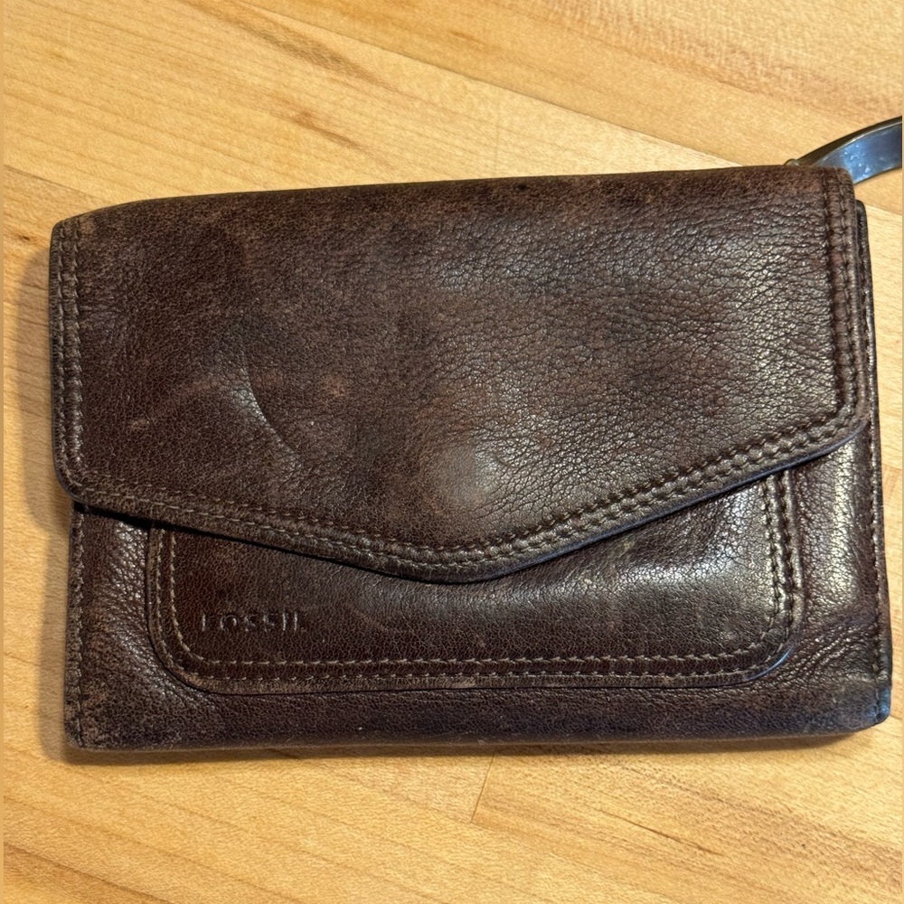 Fossil wallet, brown, very loved